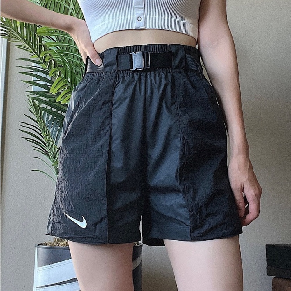 NWT🖤 Nike Belted Loose Fit Shorts Size XS